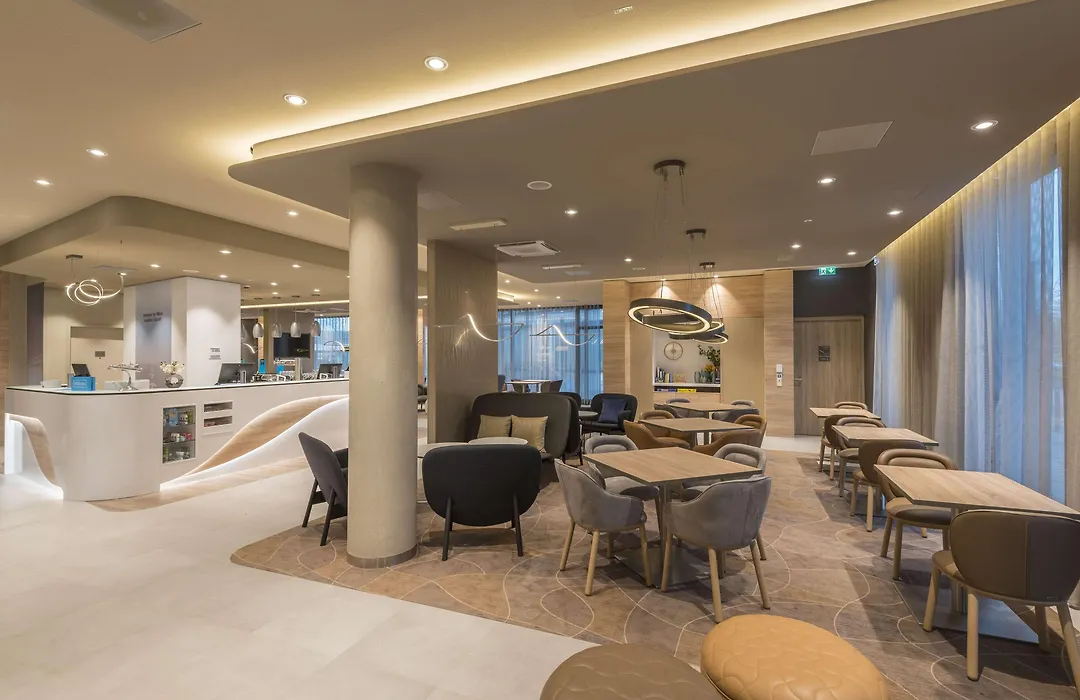 Hampton By Hilton Frankfurt Airport-1